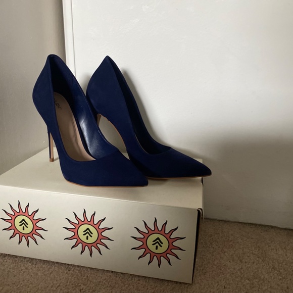 Shoes and boots - Picture 13 of 16